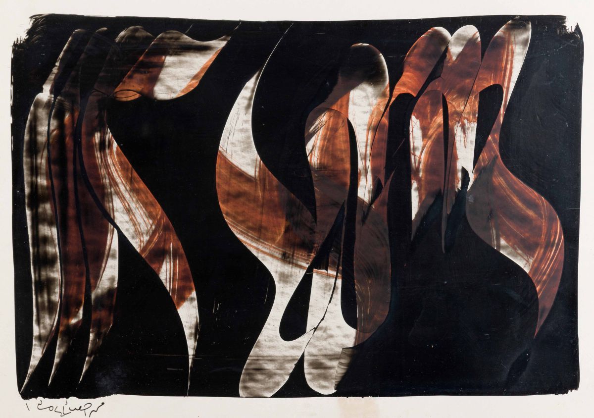 Cet artiste a eu l'idée de transformer la calligraphie arabe en un art complètement abstrait. Sur ses grandes toiles, les lettres se libèrent de leur sens initial pour devenir de simples formes, pleines de rythme et de mouvement. C'est une œuvre qui réussit à marier harmonieusement la tradition islamique et l'art contemporain.